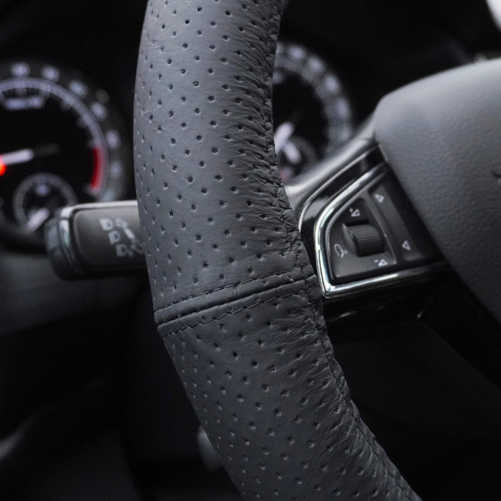 HUSA VOLAN PIELE NATURALA PERFORATA NEGRU 37-39 CM