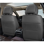 Huse auto premium 5 locuri Carguard Deluxe piele ecologică perforată și textil - negru - alb