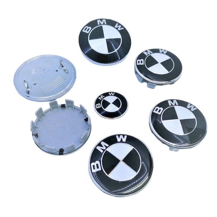 Set 7 embleme Bmw, alb-negru capota 82mm, portbagaj 74mm, capace jante 68mm, sigla volan 44mm