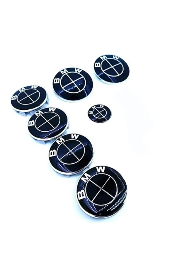 Set 7 piese embleme BMW, negru complet, capotă 82 mm, portbagaj 74 mm, capace roți 68 mm, logo volan