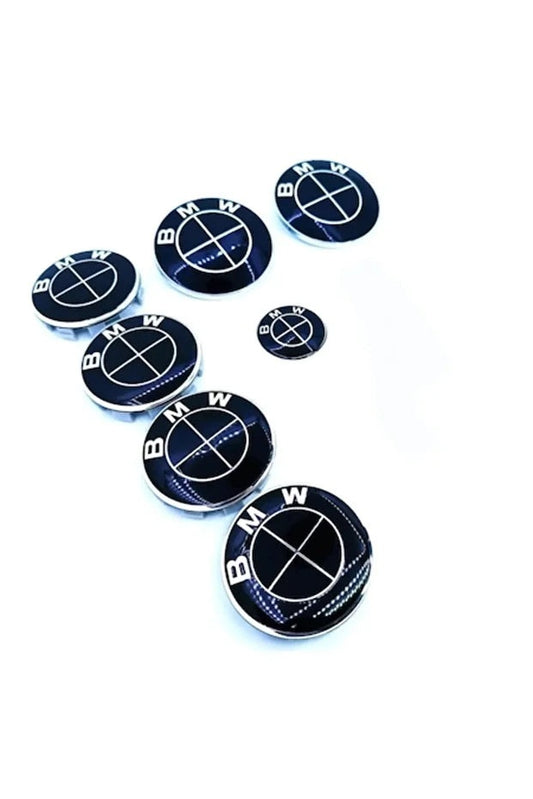 Set 7 piese embleme BMW, negru complet, capotă 82 mm, portbagaj 74 mm, capace roți 68 mm, logo volan