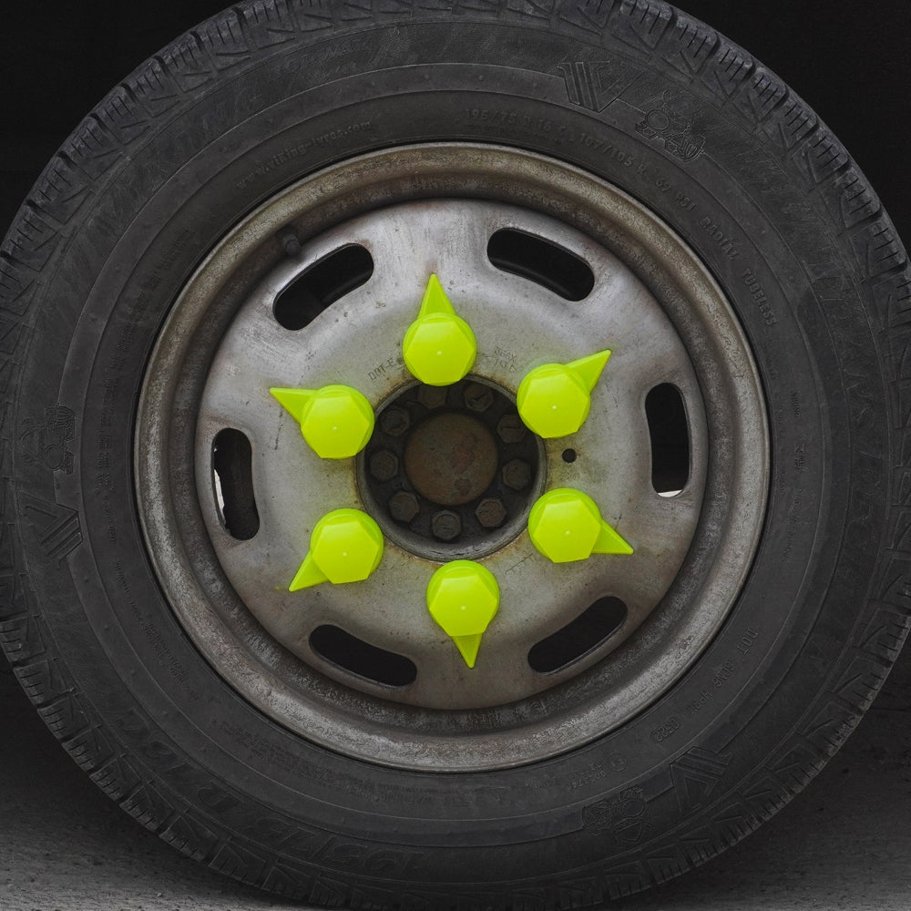 10 DARABOS MŰANYAG BORÍTÓ KÉSZLET KERÉKAGYHOZ IRÁNYJELZŐVEL 33 MM NEON SÁRGA 54,5 MM