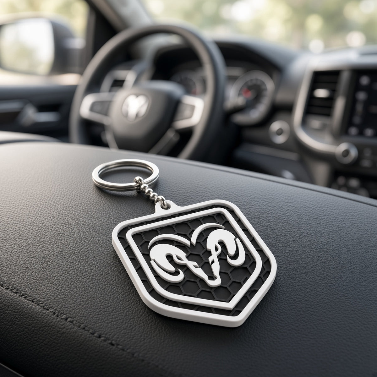Breloc auto Dodge Ram cu lanț și inel