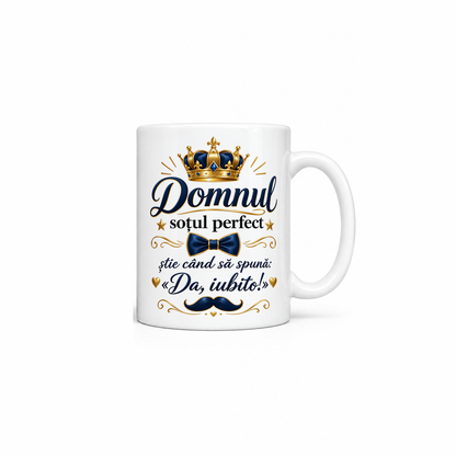 Set 2 căni cadou pentru cuplu Doamna șefa casei și Domnul soțul perfect, ceramică albă 330 ml