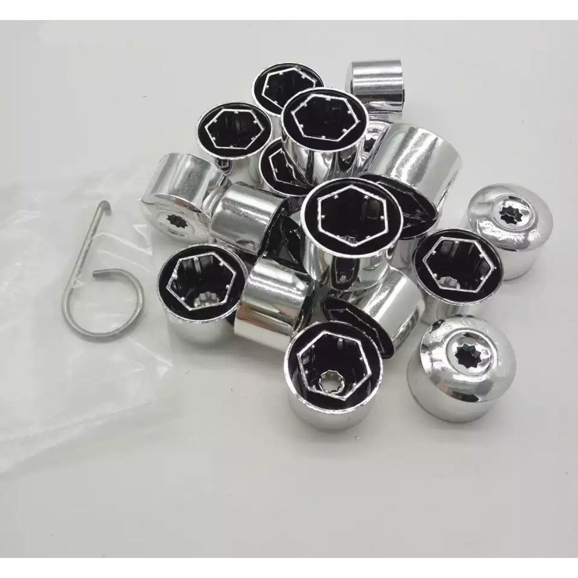 Set 20 capace prezoane pe 17 + cheie de scos capacele, argintii