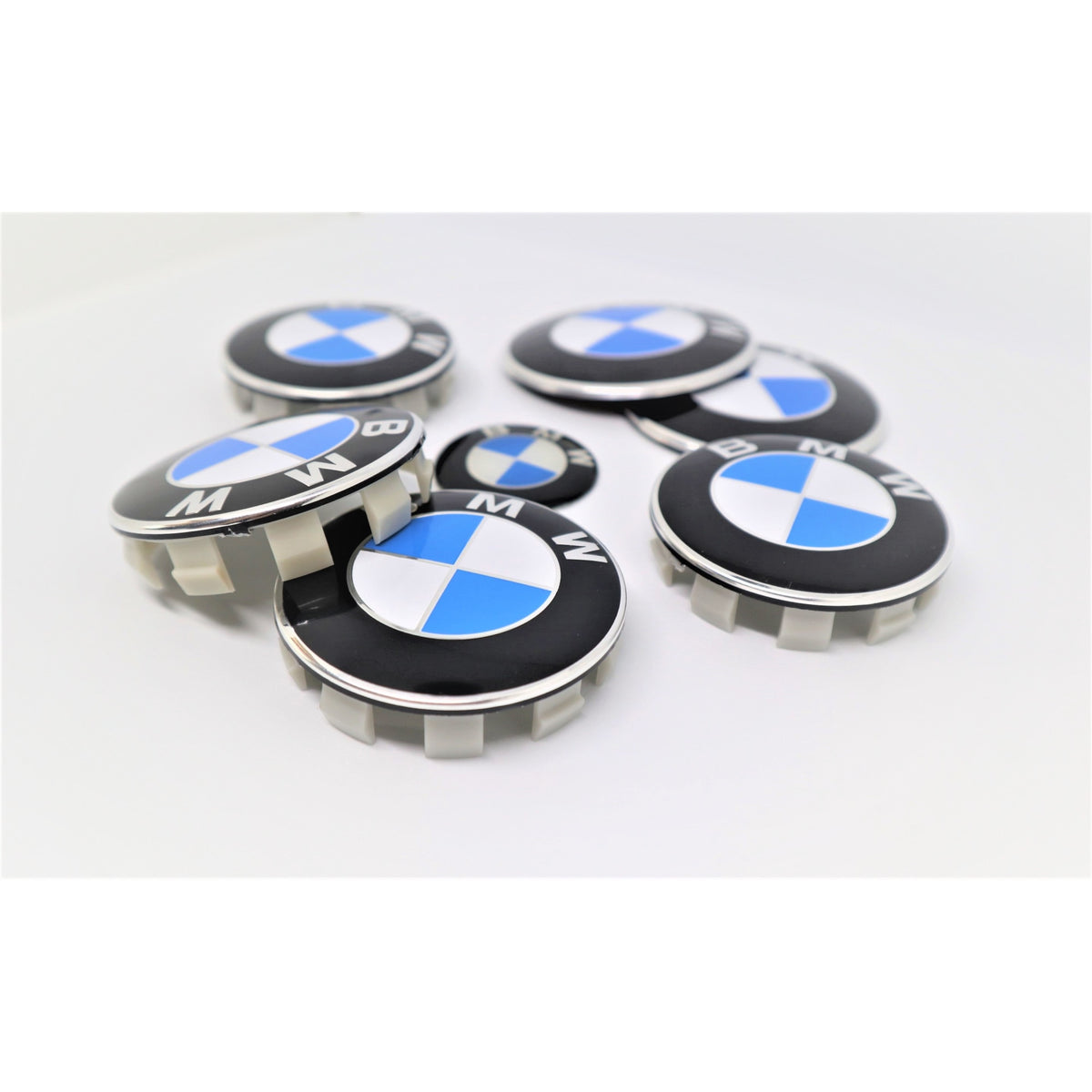 Set embleme BMW 7 piese, alb-albastru, capota/portbagaj 82/74 mm, jante 68mm, volan 44 mm, seria Seria (1,3,5,6,7, X1, X3, X5, X6, E46, E90, E60, F10, F30)