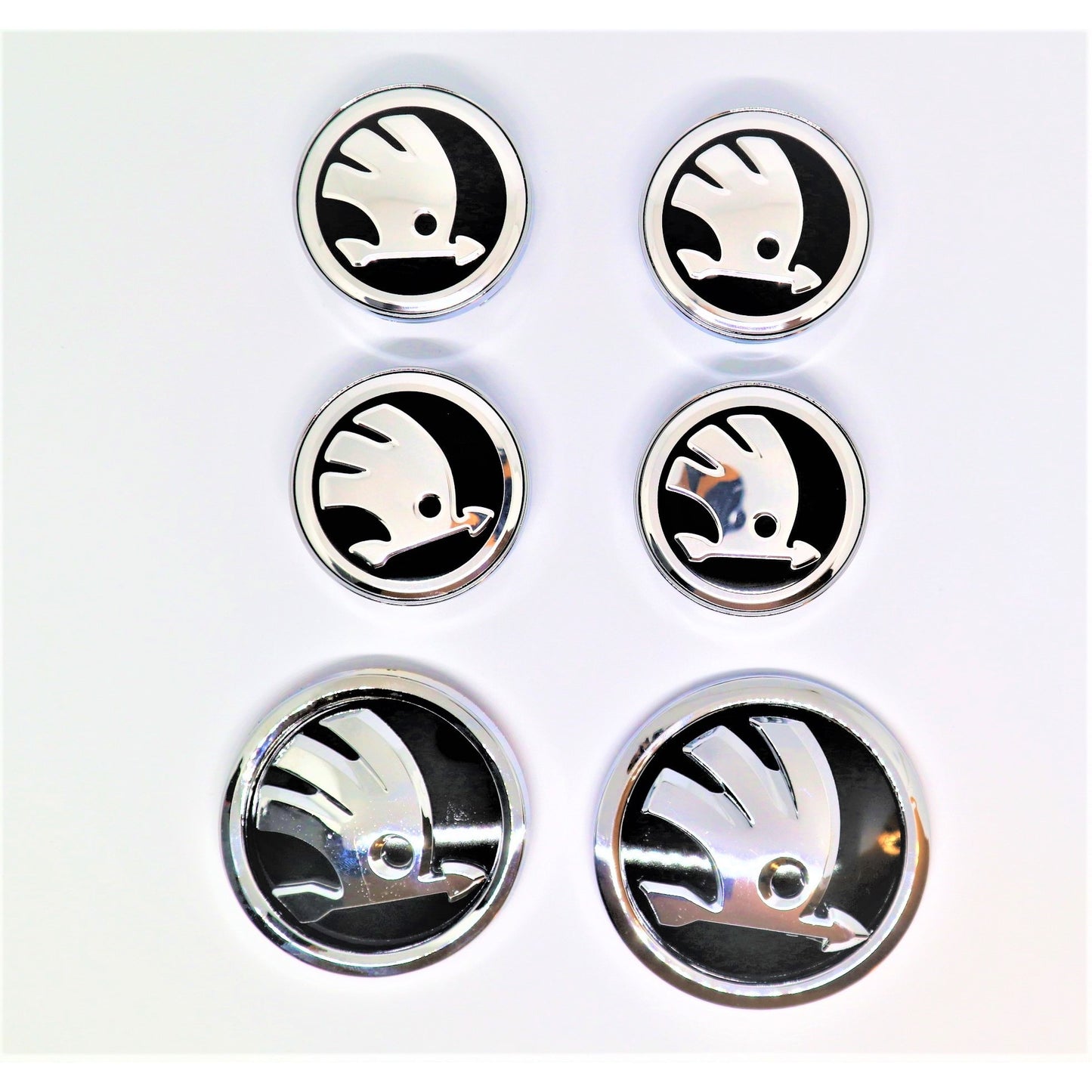Set embleme sigle Skoda,6 piese, negru - argintiu, capace jante 56 mm, sigla capota 90 mm, sigla portbagaj 80 mm