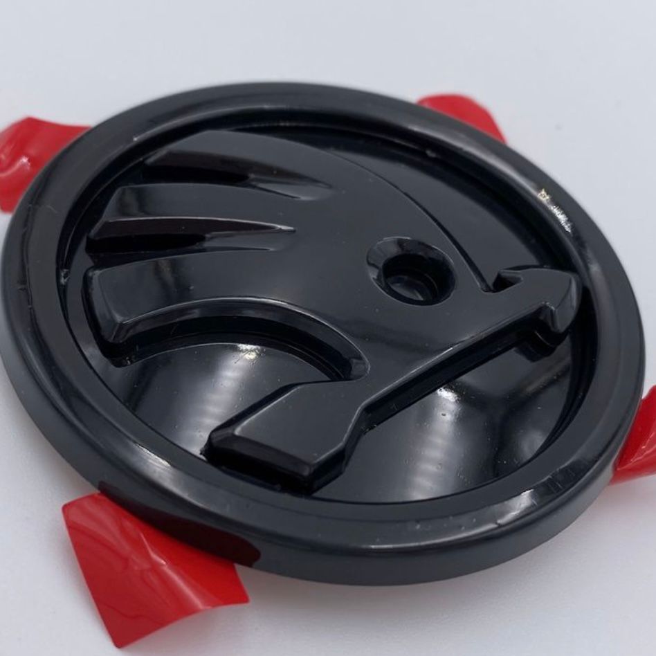 Set 2 embleme capotă/portbagaj Maf negru lucios 80mm x 90mm, pentru Skoda