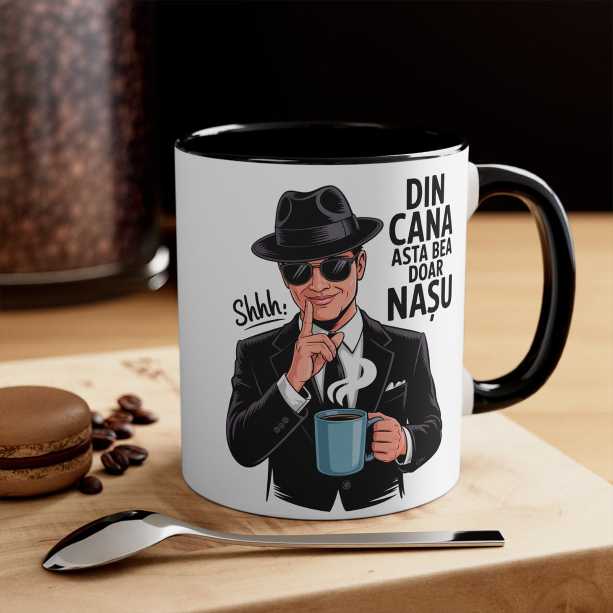 Set 2 cani haioase pentru Nas si Nasa, cu ilustratie „Din cana asta bea doar Nasu/Nasa”, interior rosu si negru, cadou personalizat nunta si botez, ceramica 330ml