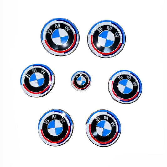 Set Complet 7 Embleme Logo Compatibile BMW capota/portbagaj 82 mm, capace jante 68mm, sigla volan 44 mm, Editie Aniversara 50 de ani