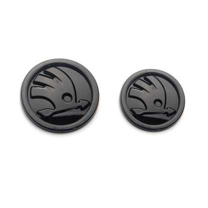 Set doua embleme capota/portbagaj pentru Skoda Octavia Superb Fabia Rapid Kodiaq 80mm 90mm negru lucios