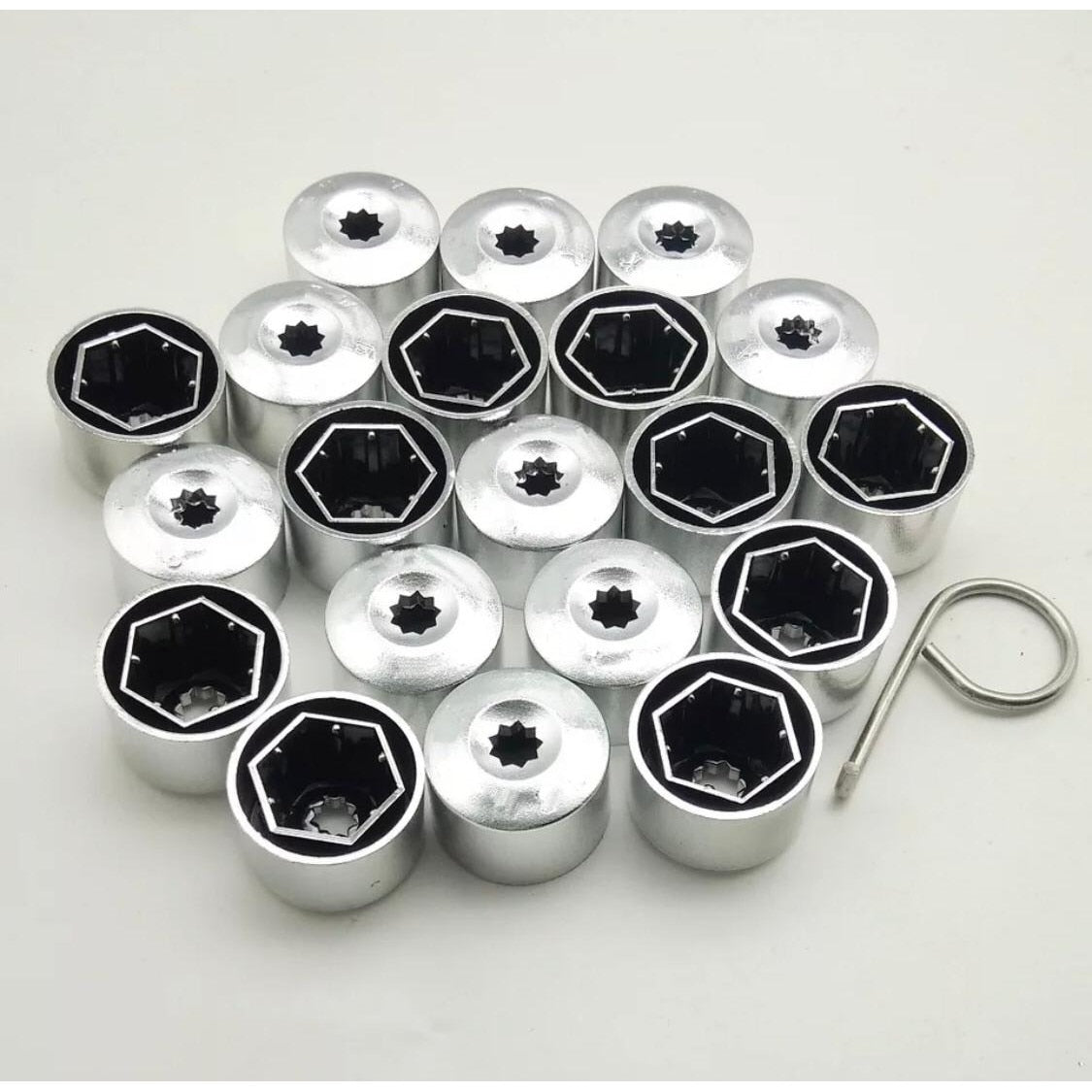 Set 20 capace prezoane pe 17 + cheie de scos capacele, argintii
