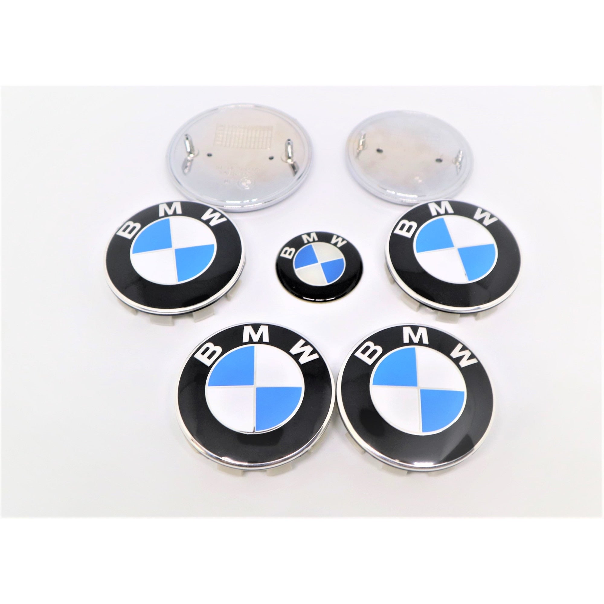 Set embleme BMW 7 piese, alb-albastru, capota/portbagaj 82/74 mm, jante 68mm, volan 44 mm, seria Seria (1,3,5,6,7, X1, X3, X5, X6, E46, E90, E60, F10, F30)