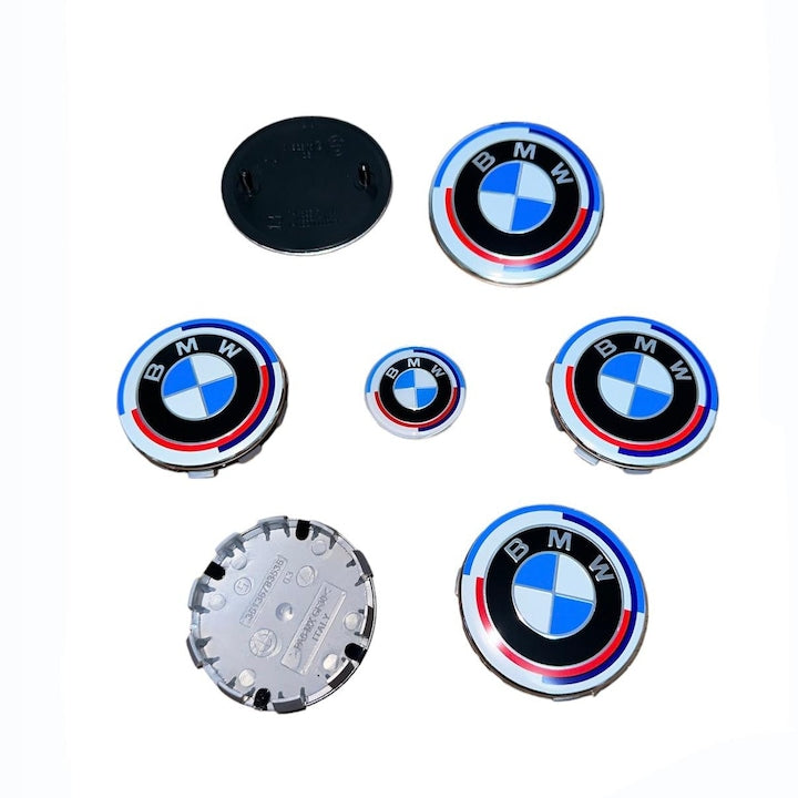 Set Complet 7 Embleme Logo Compatibile BMW capota/portbagaj 82 mm, capace jante 68mm, sigla volan 44 mm, Editie Aniversara 50 de ani