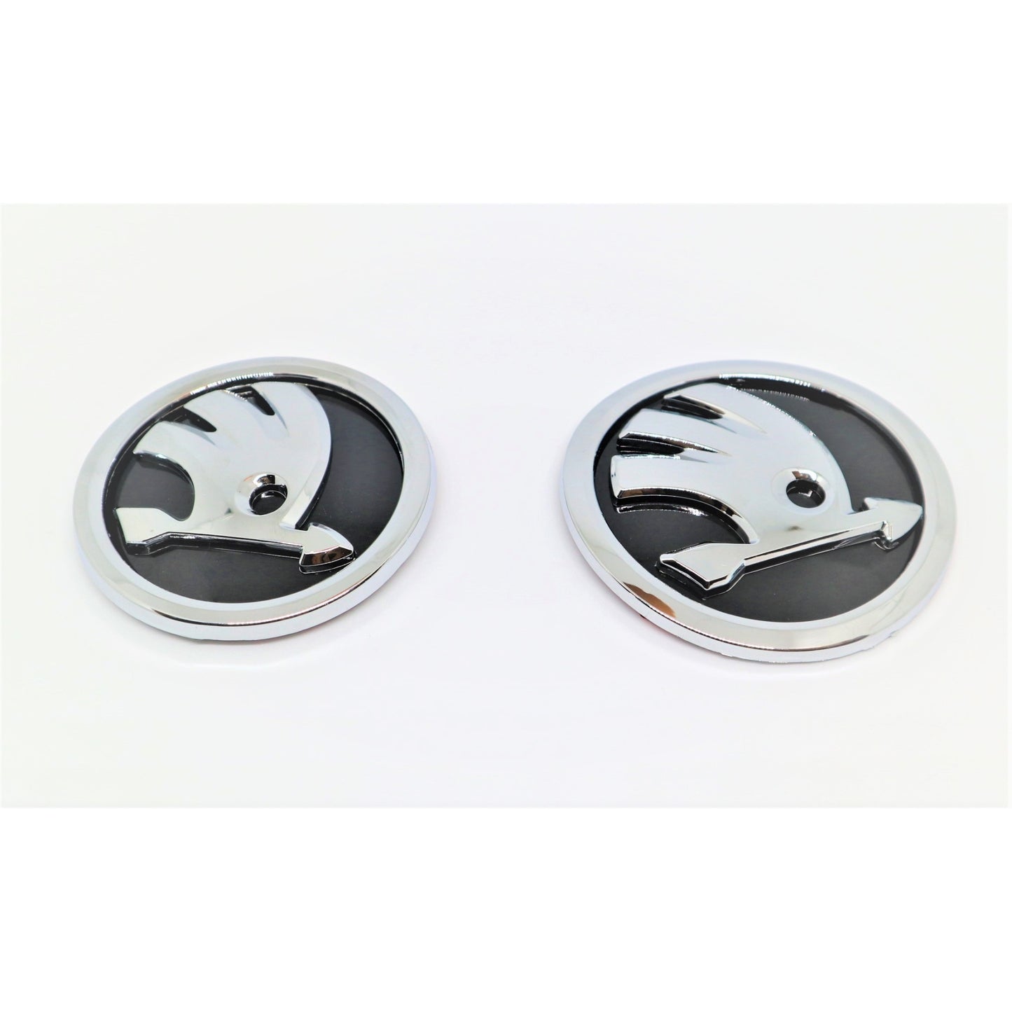 Set embleme sigle Skoda, 6 piese, negru - argintiu, capace jante 60 mm, sigla capota 90 mm, sigla portbagaj 80 mm
