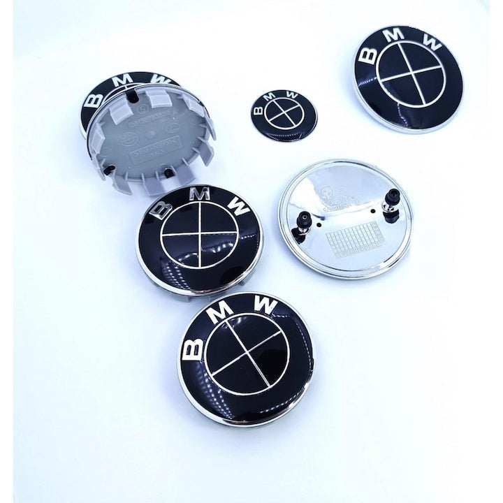 Set 7 piese embleme BMW, negre full, capota 82 mm, portbagaj 74mm, capace jante 68mm, sigla volan 44 mm, seria Seria 3, E90, E91, F30
