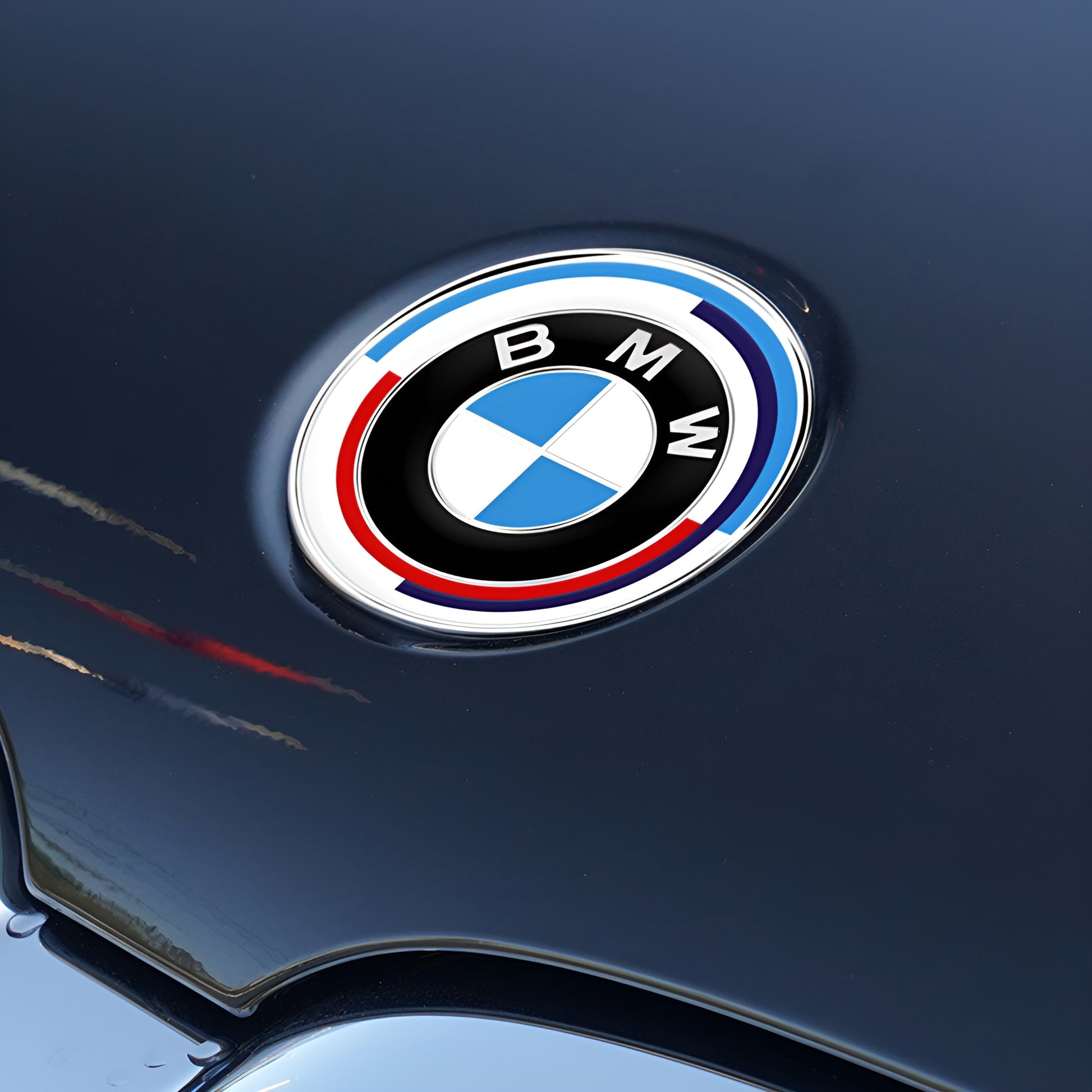 2 buc 82 mm editie a 50-a aniversare capota capota fata emblema rotund pentru insigna pentru BMW 1 3 5 M3 M4 Z4. (vine cu 4gromnet)