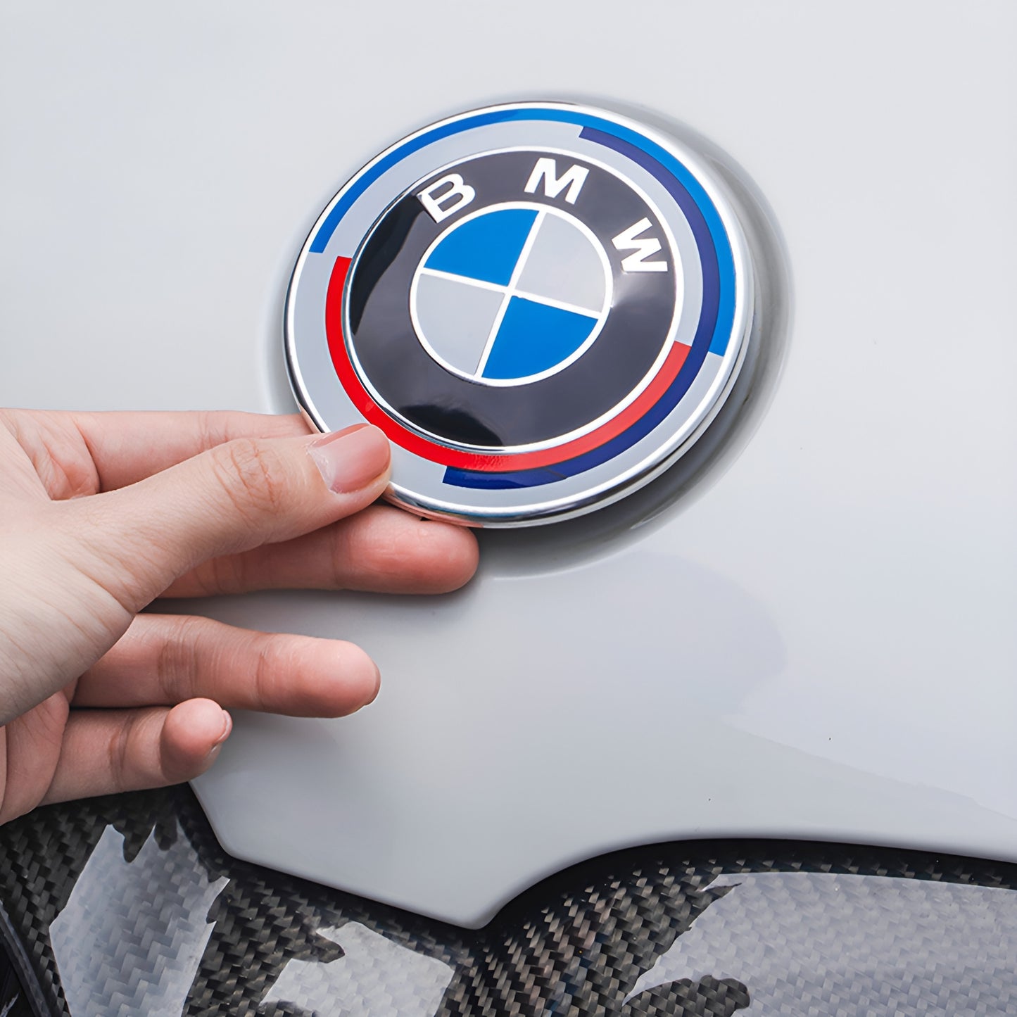 2 buc 82 mm editie a 50-a aniversare capota capota fata emblema rotund pentru insigna pentru BMW 1 3 5 M3 M4 Z4. (vine cu 4gromnet)