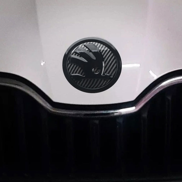 Emblema capota/hayon/portbagaj Skoda, Fibre de carbon, 8cm