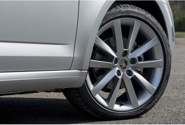 set 4 Capace Janta Aliaj Skoda 52MM Interior - 56MM Exterior Negru Cu Argintiu