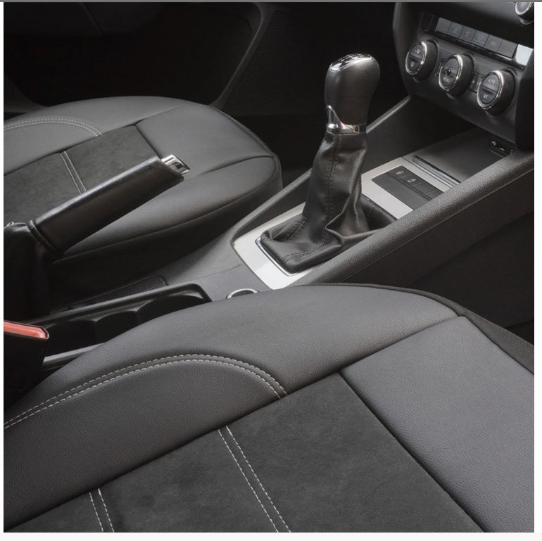 Set Huse Scaune Universale Din Piele Ecologică Si Alcantara Personalizate Cu Skoda, Negre