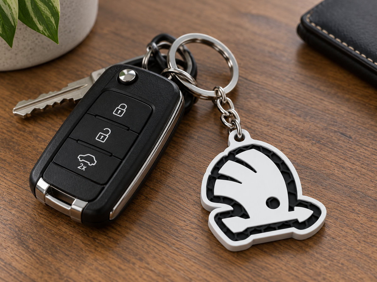 Breloc auto Skoda logo cu lanț și inel