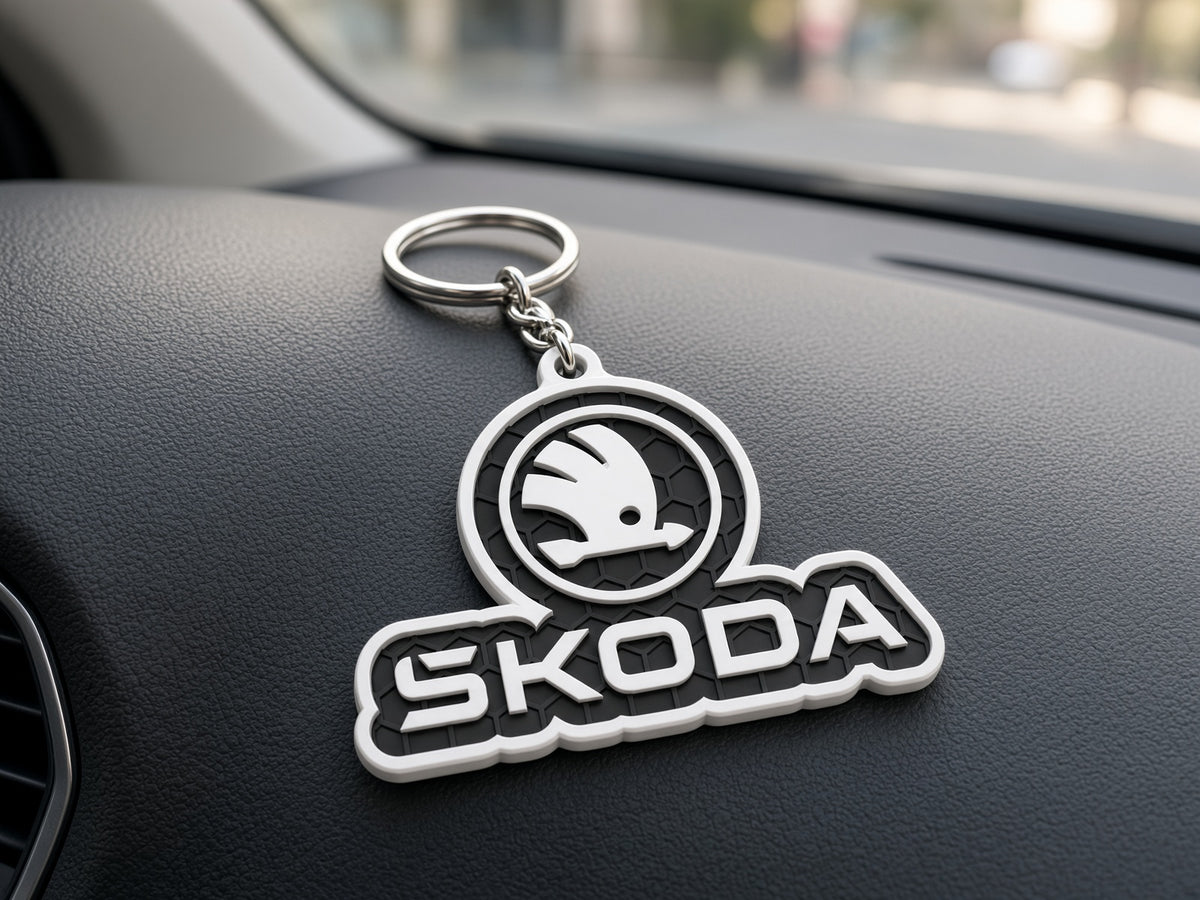 Breloc auto Skoda inscripție cu lanț și inel