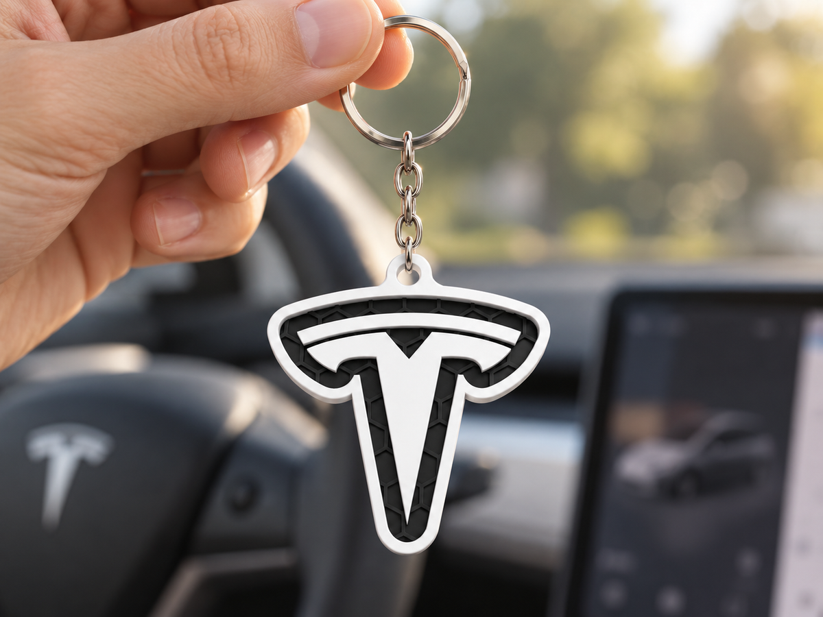 Breloc auto Tesla logo cu lanț și inel