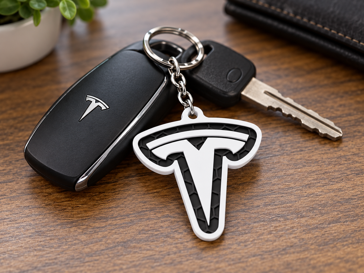 Breloc auto Tesla logo cu lanț și inel