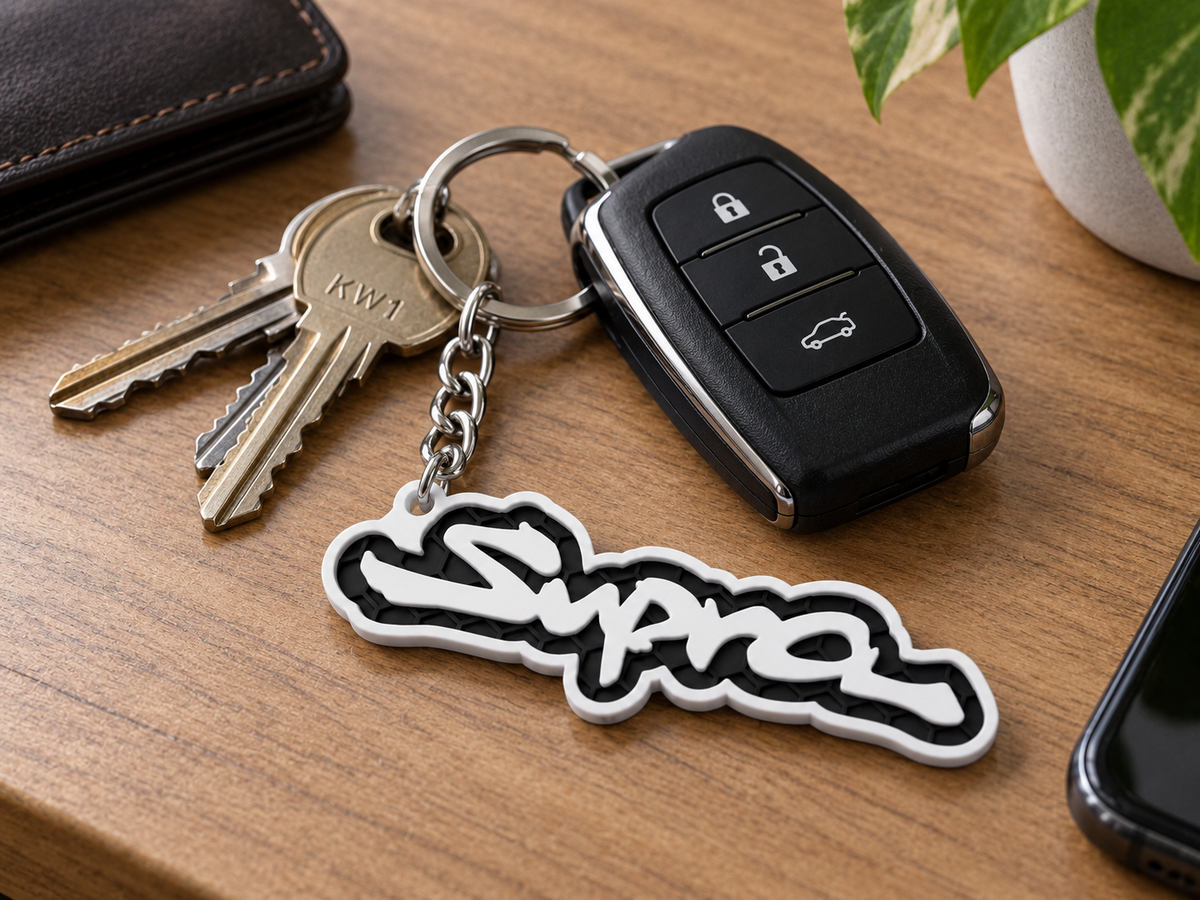 Breloc auto Toyota Supra cu lanț și inel