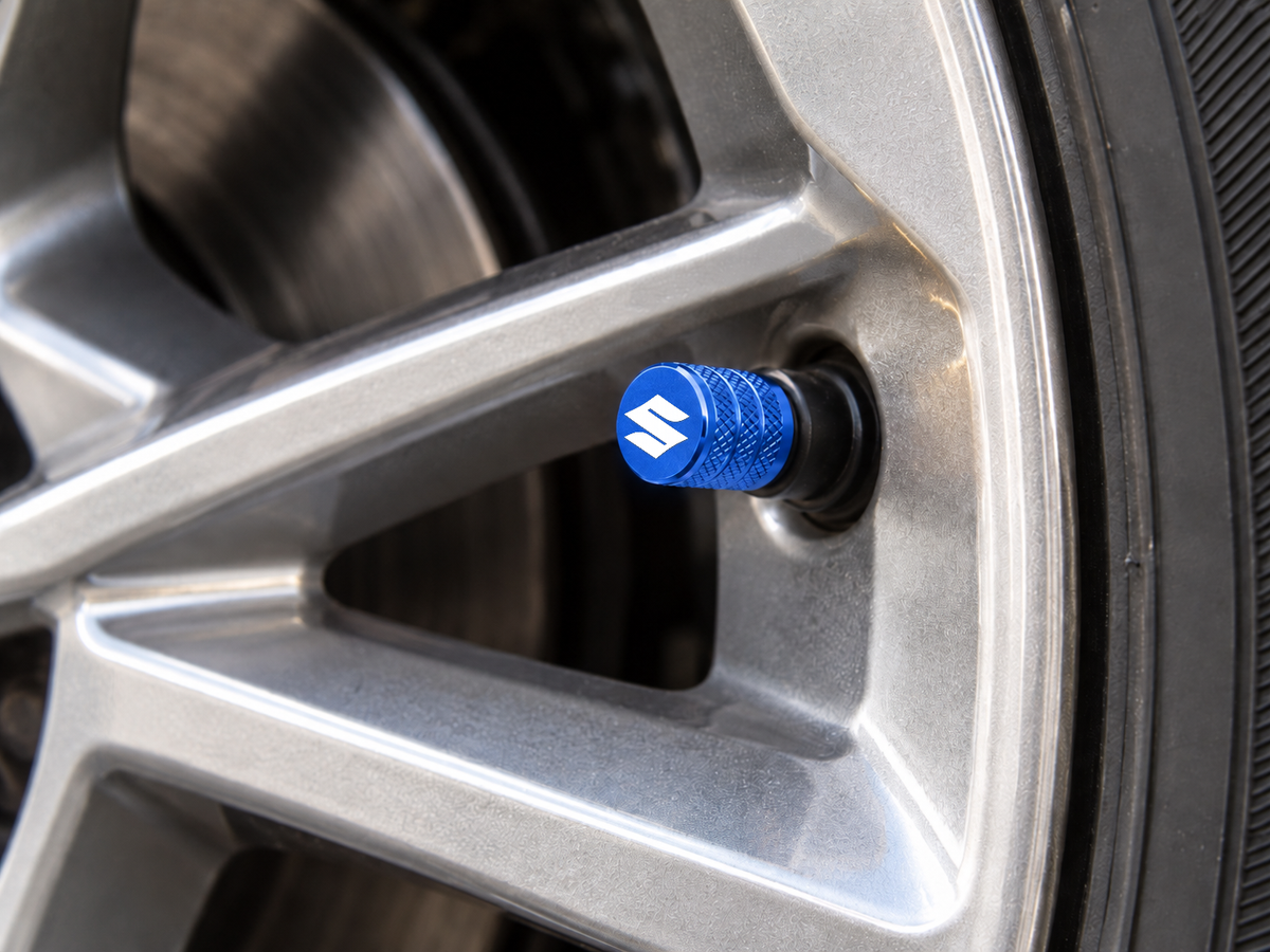 Set 4 Capacele Ventil Auto din Aluminiu cu Sigla Suzuki (Emblema Alba) - Albastru