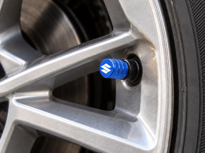 Set 4 Capacele Ventil Auto din Aluminiu cu Sigla Suzuki (Emblema Alba) - Albastru