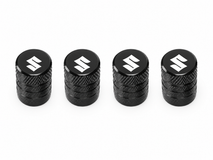 Set 4 Capacele Ventil Auto din Aluminiu cu Sigla Suzuki (Emblema Alba) - Negru
